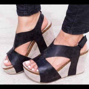 WEDGE HEEL TRENDY SHOE